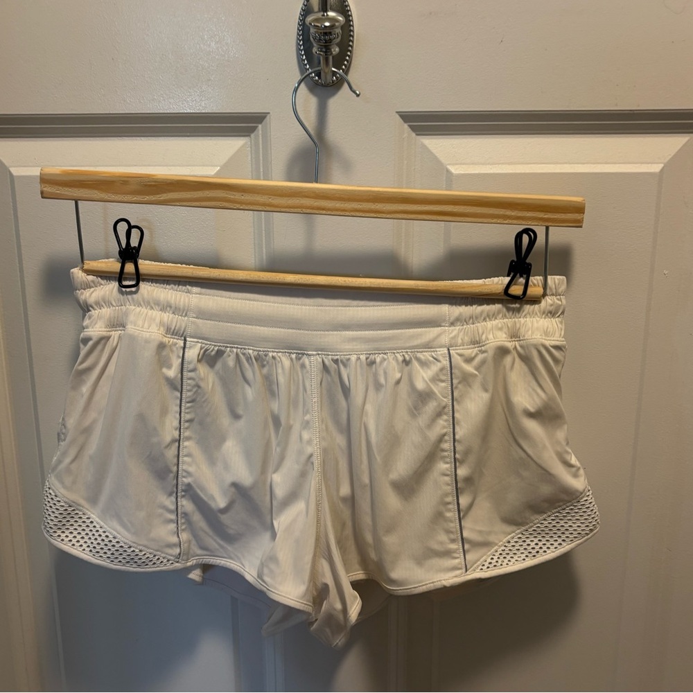 Lululemon Hotty Hot Reflective High-Rise Short 2.5” in White (Size 10)